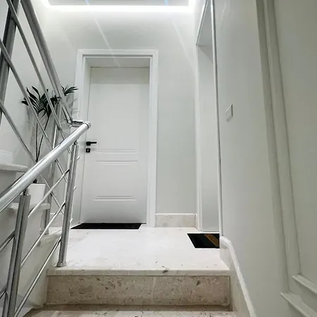 Apartment Cozy In Tirana